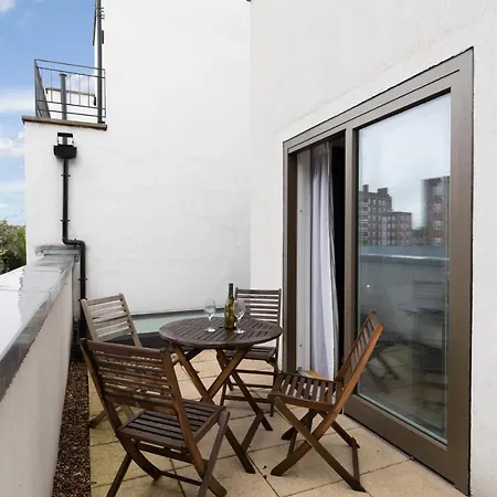- Luxury And Spacious With Balcony 아파트 런던
