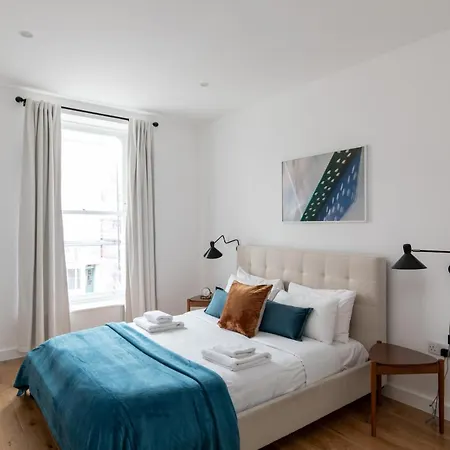 - Luxury And Spacious With Balcony 아파트 *