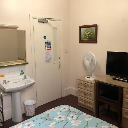 St. James's 3*