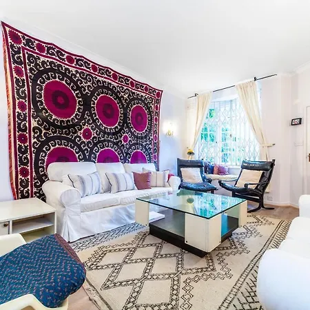 Kynance Mews Rustic And Unique Three Bedroom Mews House With A Private Courtyard Holiday home