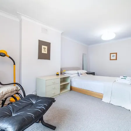 Holiday home Kynance Mews Rustic And Unique Three Bedroom Mews House With A Private Courtyard *