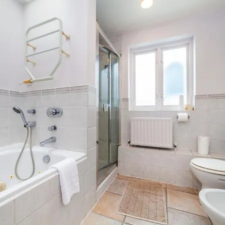 Holiday home Kynance Mews Rustic And Unique Three Bedroom Mews House With A Private Courtyard
