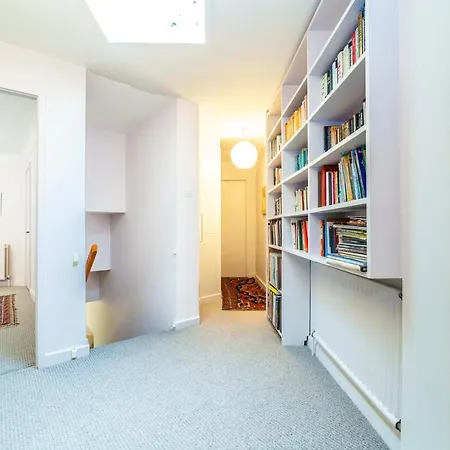 Kynance Mews Rustic And Unique Three Bedroom Mews House With A Private Courtyard Holiday home London