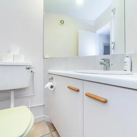 Kynance Mews Rustic And Unique Three Bedroom Mews House With A Private Courtyard * London