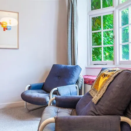 Holiday home Kynance Mews Rustic And Unique Three Bedroom Mews House With A Private Courtyard *