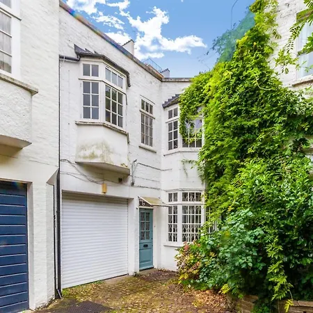 Holiday home Kynance Mews Rustic And Unique Three Bedroom Mews House With A Private Courtyard