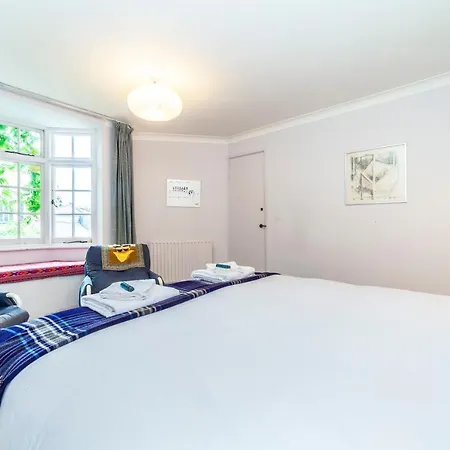 Kynance Mews Rustic And Unique Three Bedroom Mews House With A Private Courtyard