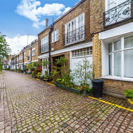 Kynance Mews Rustic And Unique Three Bedroom Mews House With A Private Courtyard