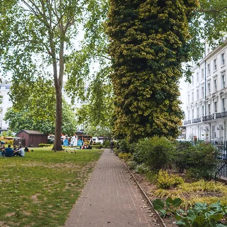 Dolphin - The 3* Londres