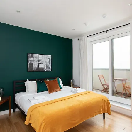 - Luxury And Spacious With Balcony 아파트