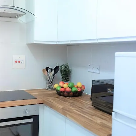 The Dwelling Point - Cannon Street Apartment *