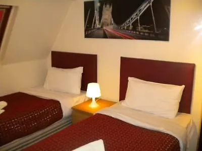 Pensionat Oyo Lifestyle Golden 3*