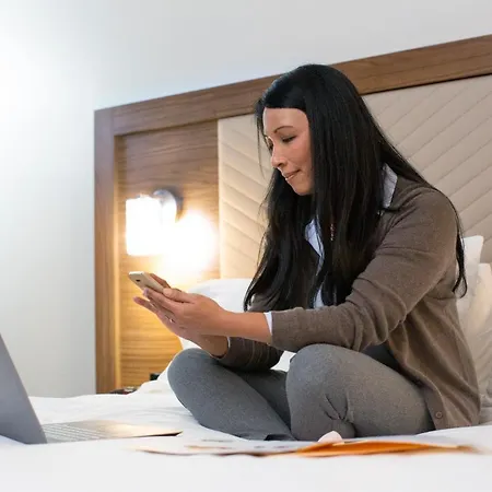 Express Victoria By Ihg Hotel 3*