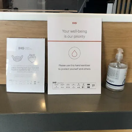 Express Victoria By Ihg Hotel 3*