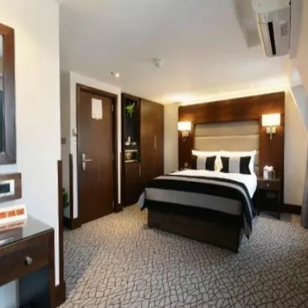 Отель Paddington Court Executive 4*