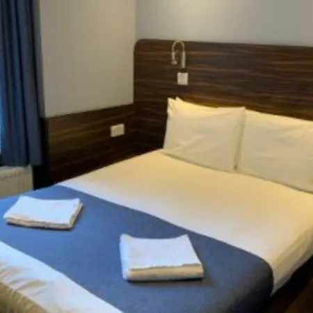 Hotel Angus 2*