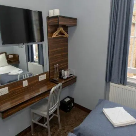 Hotel Angus 2*
