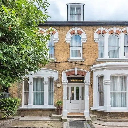 Hotel Queens Drive At Finsbury Park 3*