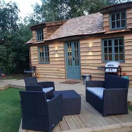 The Secret & Hideaway Caravan Lodge *