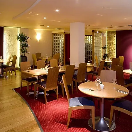 Premier Kew Bridge 3*