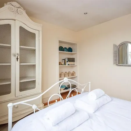 Panoramic Family In Maida Vale * London