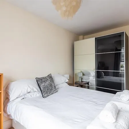 Panoramic Family In Maida Vale Apartment London