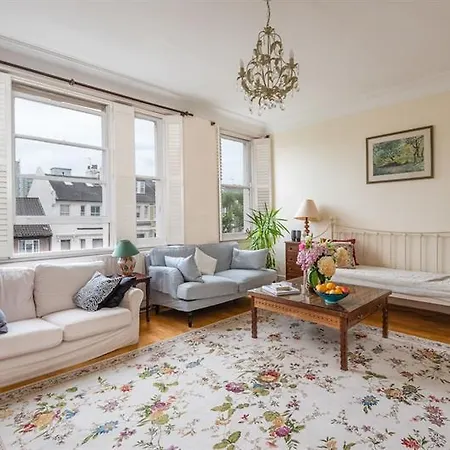 Panoramic Family In Maida Vale Apartment