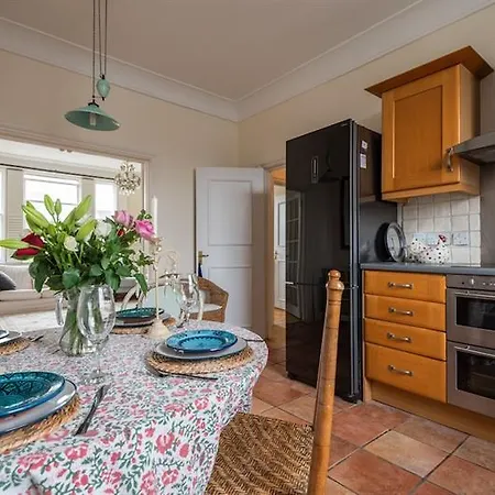 Panoramic Family In Maida Vale Apartment London