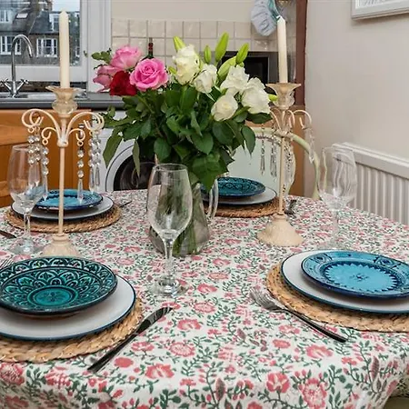 Panoramic Family In Maida Vale Apartment London