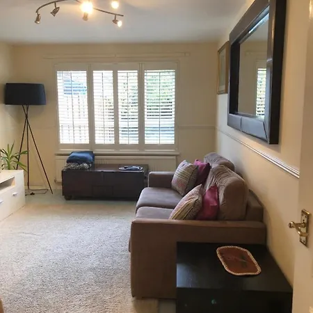 Deptfort House - 7 Minutes To Bridge Station Ferienhaus London