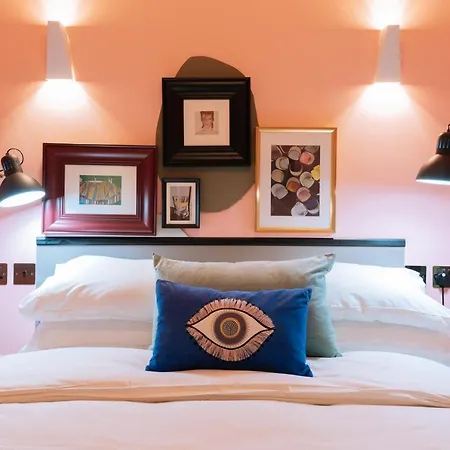 Hotell The Warwick By Nestor 3*