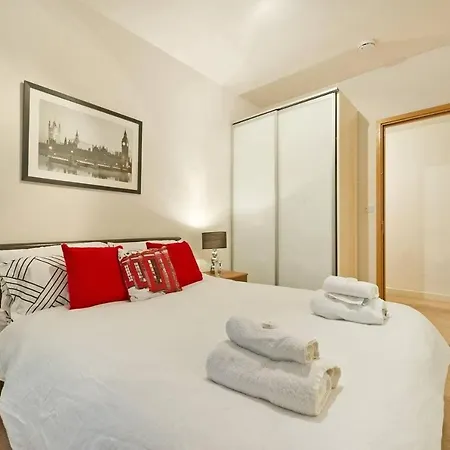 Alfred Place - Amazing Short Let In Central Londra