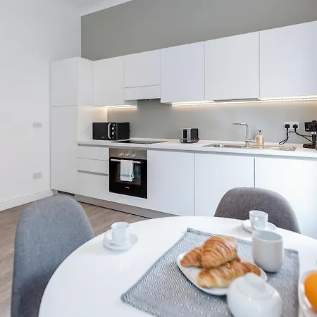 Soho 1 Bed L3 By Basetogo *
