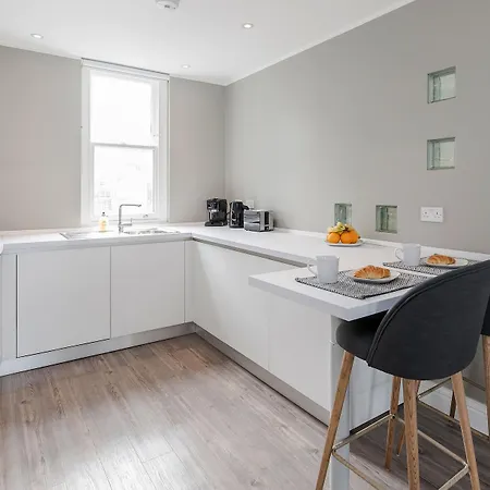 Soho 1 Bed L3 By Basetogo *
