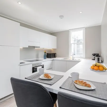Soho 1 Bed L3 By Basetogo Apartment