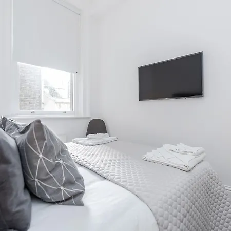 Soho 1 Bed L3 By Basetogo Apartment
