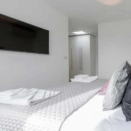 Soho 1 Bed L3 By Basetogo London