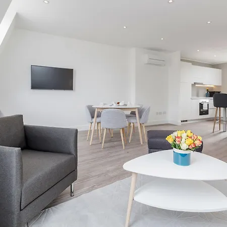 Soho 1 Bed L3 By Basetogo Apartment