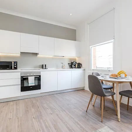 Soho 1 Bed L3 By Basetogo *