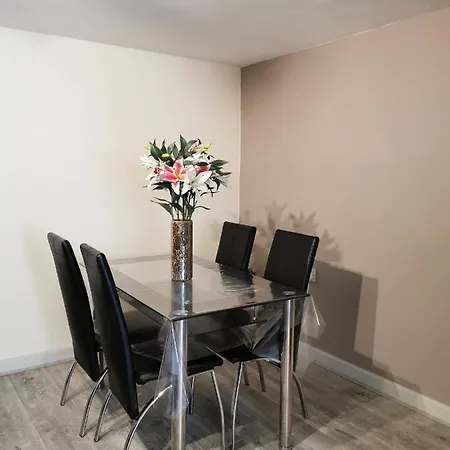 Palaz 1 - 2 Bedroom Garden Flat Apartment