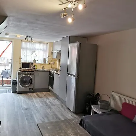 Apartment Palaz 1 - 2 Bedroom Garden Flat