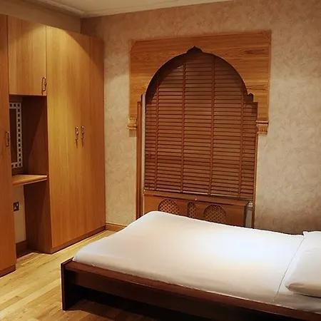 Hyde Park Apartment *