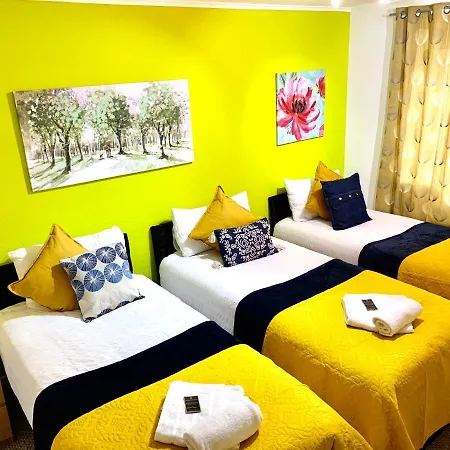 Excel 2 Bedrooms, Reception, Spacious * Londres