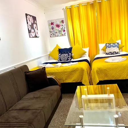 Excel 2 Bedrooms, Reception, Spacious * Londres