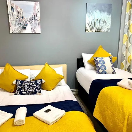 Excel 2 Bedrooms, Reception, Spacious * Londres