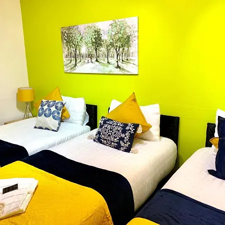 Excel 2 Bedrooms, Reception, Spacious Apartamento