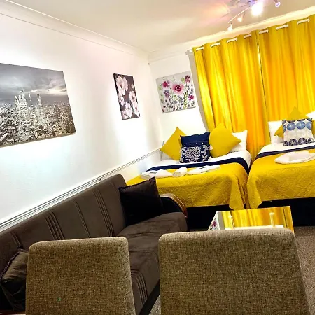 Excel 2 Bedrooms, Reception, Spacious * Londres