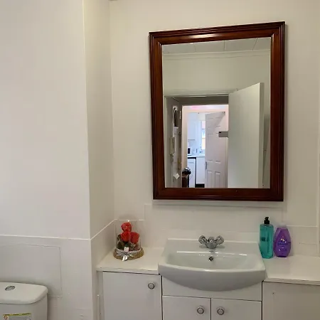 Excel 2 Bedrooms, Reception, Spacious Apartamento *
