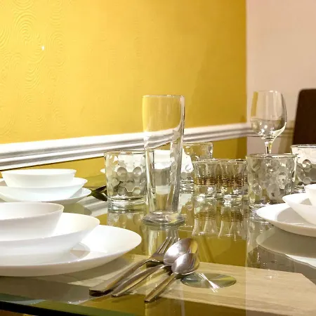 Excel 2 Bedrooms, Reception, Spacious Apartamento