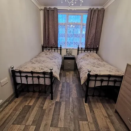 Palaz 2 - 2 Bedroom Flat Edmonton